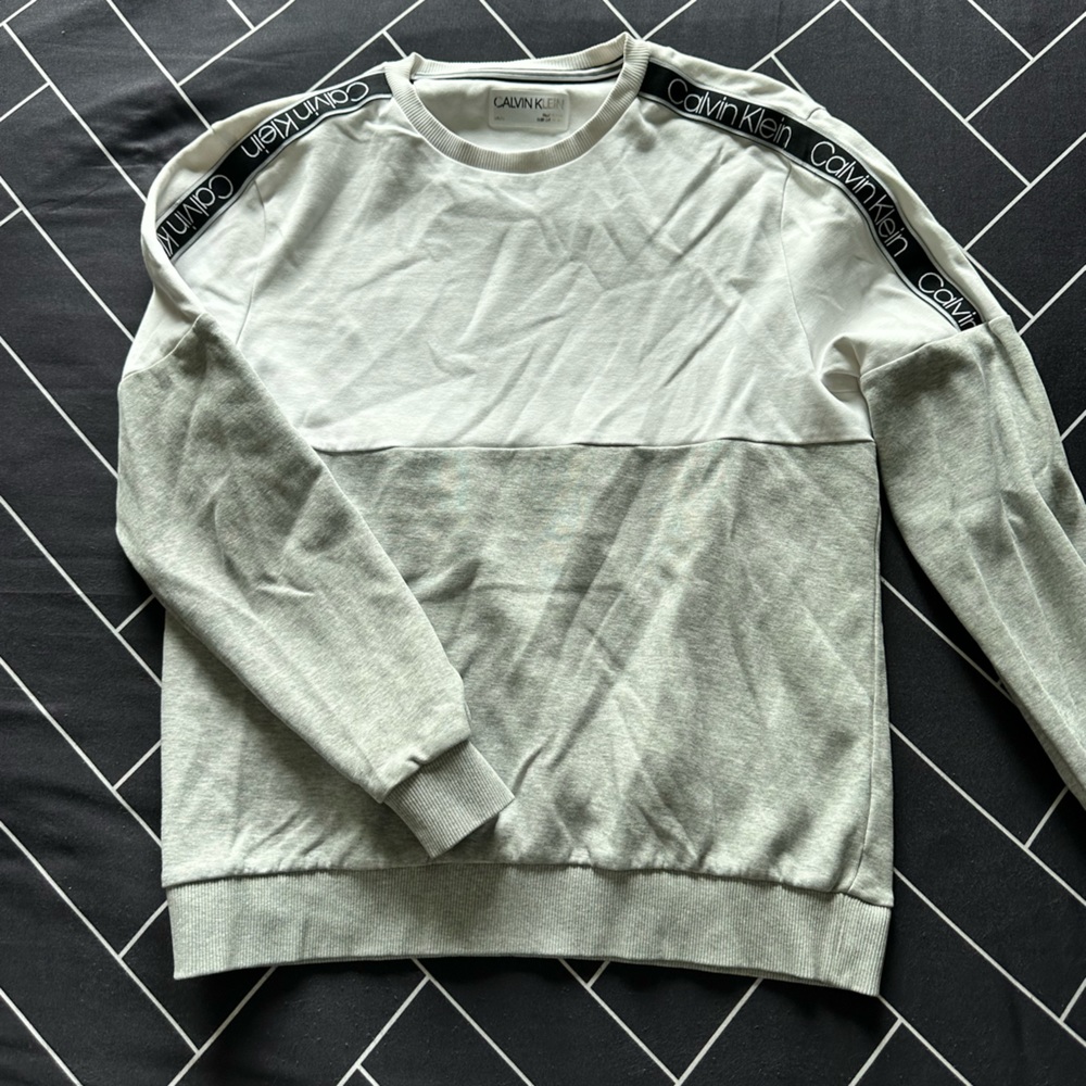 Men’s Medium Calvin Klein Crewneck